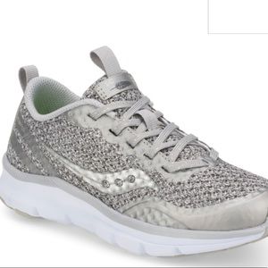 Saucony Liteform Feel Sneaker Sz 4